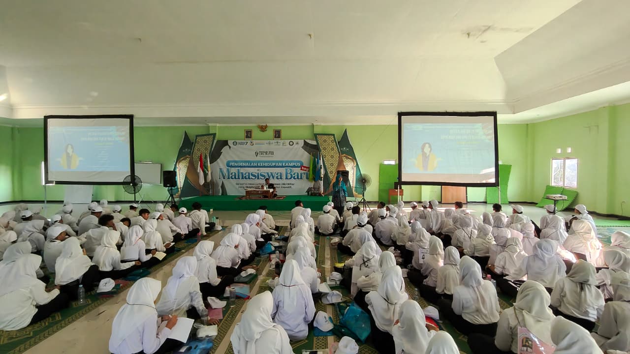 Penyampaian Visi Misi Fakultas Ilmu Pendidikan dan Sosial dalam PKKMB UNU Blitar 2025